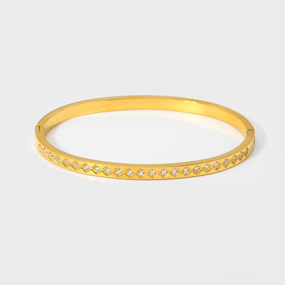 Lusteria Bangle