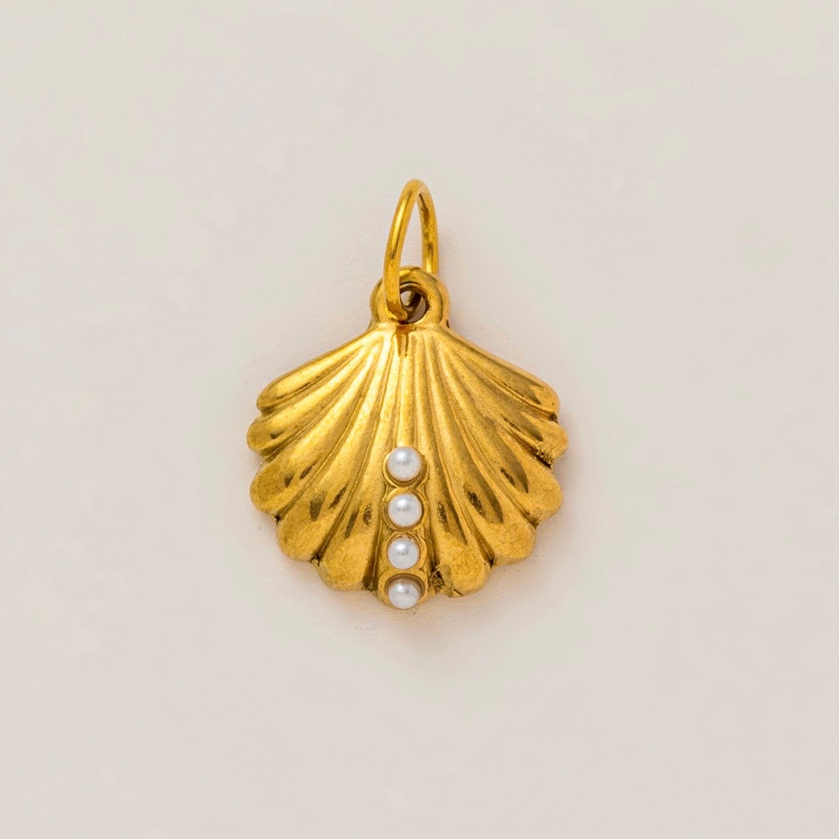 Shell pearl charm