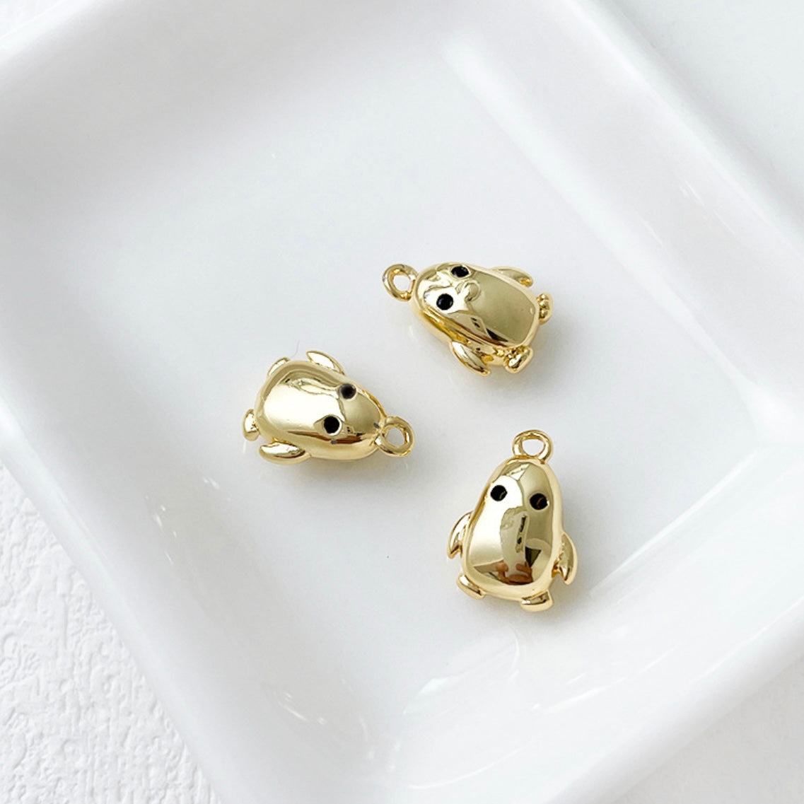 Seal mini charm